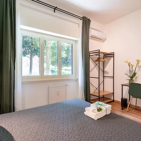 Vatican Oasis - Free Parking, 4-6 Pax, 2 Bedrooms Apartment