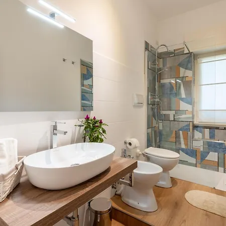 Vatican Oasis - Free Parking, 4-6 Pax, 2 Bedrooms Apartment Rome
